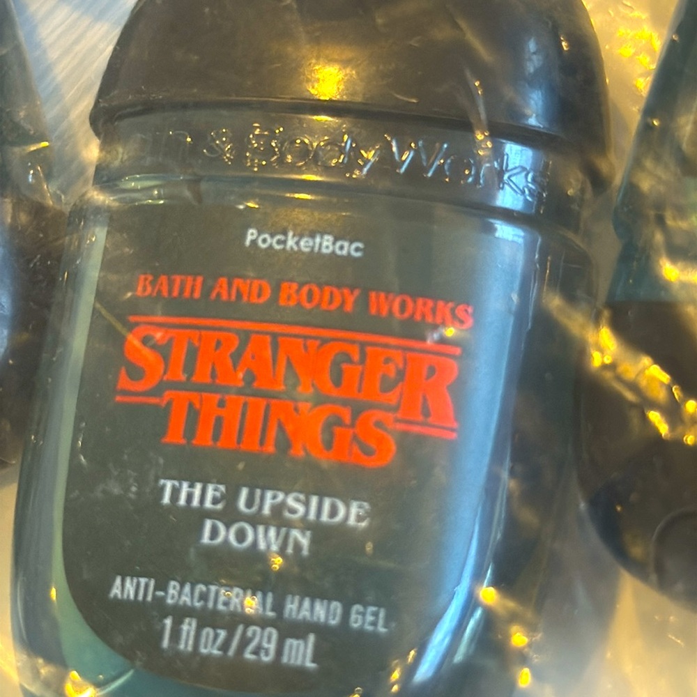 🔥BBW POCKETBAC, LIMITED EDITION🔥STRANGER THINGS, THE UPSIDE DOWN SET OF 5 NWT - Picture 2 of 4